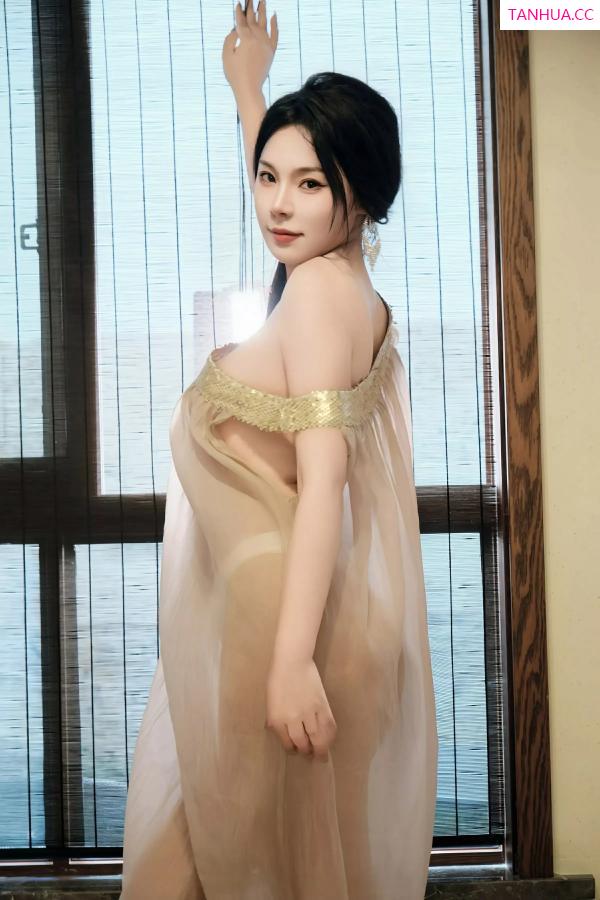   [XiuRen]高清写真图 2025.07.03 No.10500 麦田 透视连衣裙第9张图片
